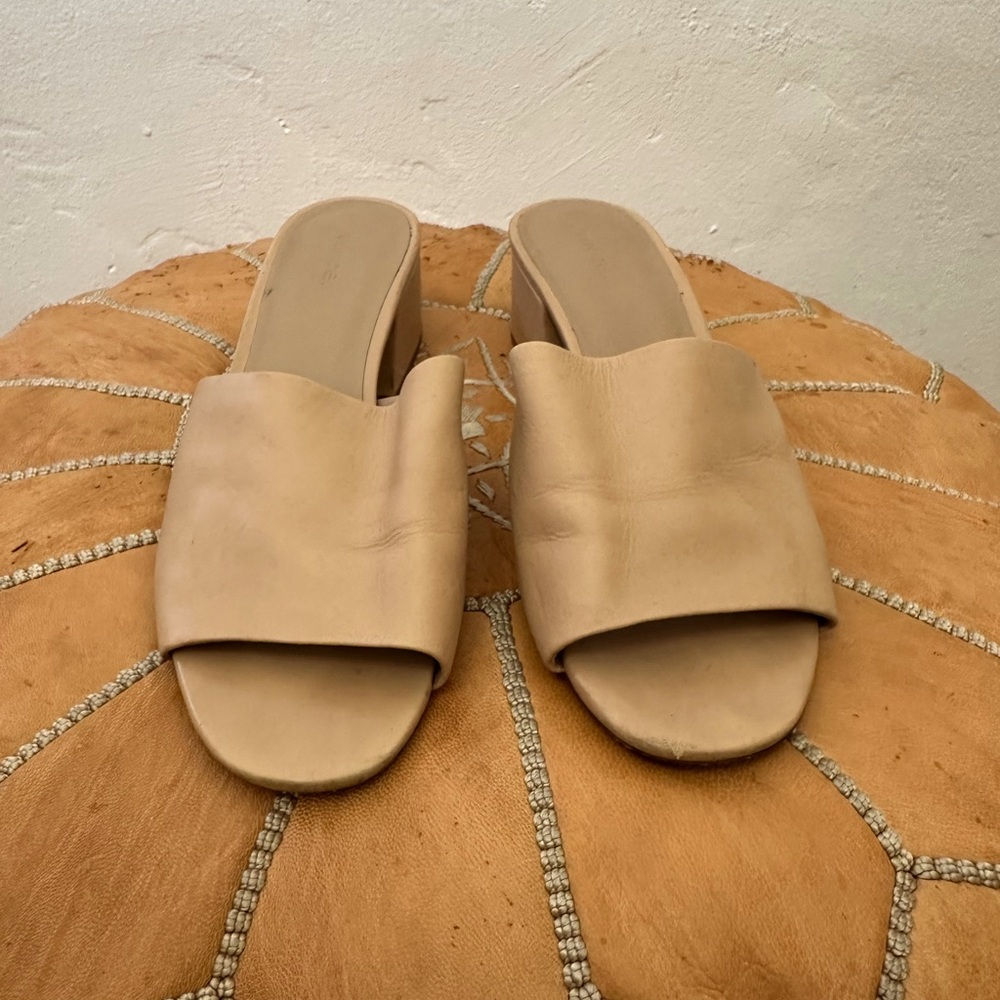 Vince beige low mule